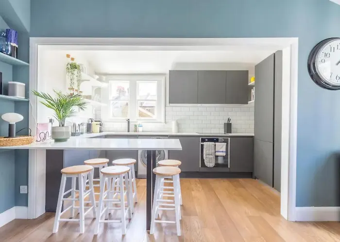 Luxuriously Designed 3 Bedroom Apartment In Clapham